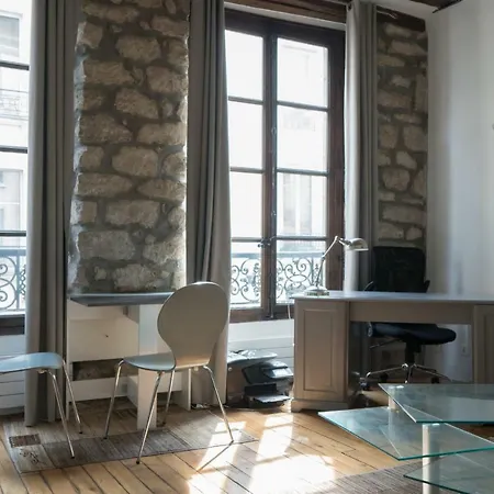 Hostnfly - Magnificent In The Heart Of Appartamento Parigi